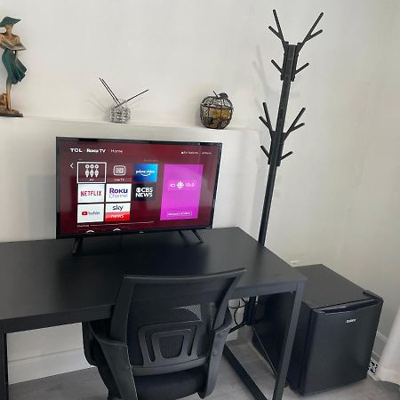 Harmony Home Near University Of Уотърлу Екстериор снимка