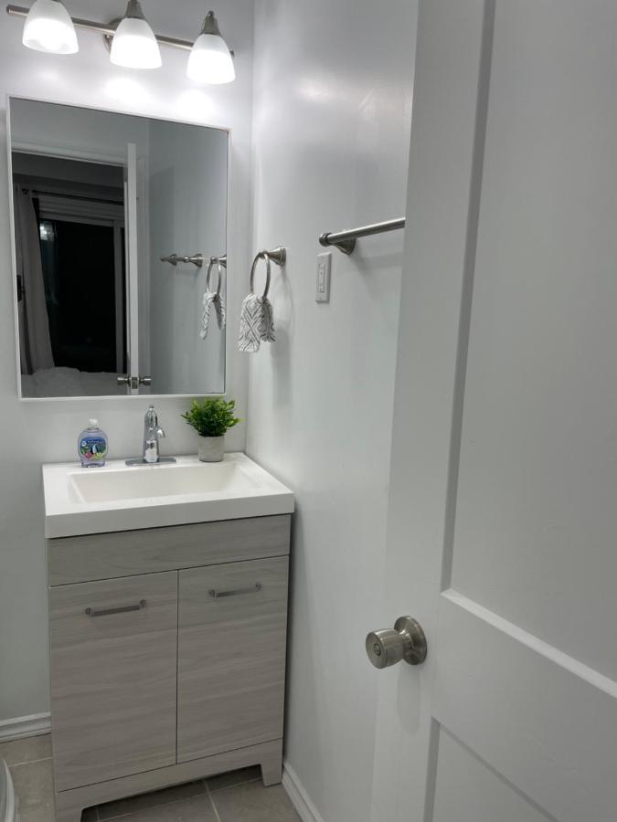Harmony Home Near University Of Уотърлу Екстериор снимка