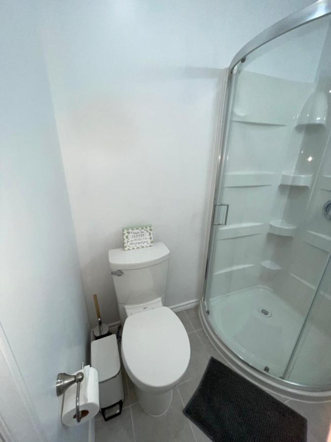 Harmony Home Near University Of Уотърлу Екстериор снимка