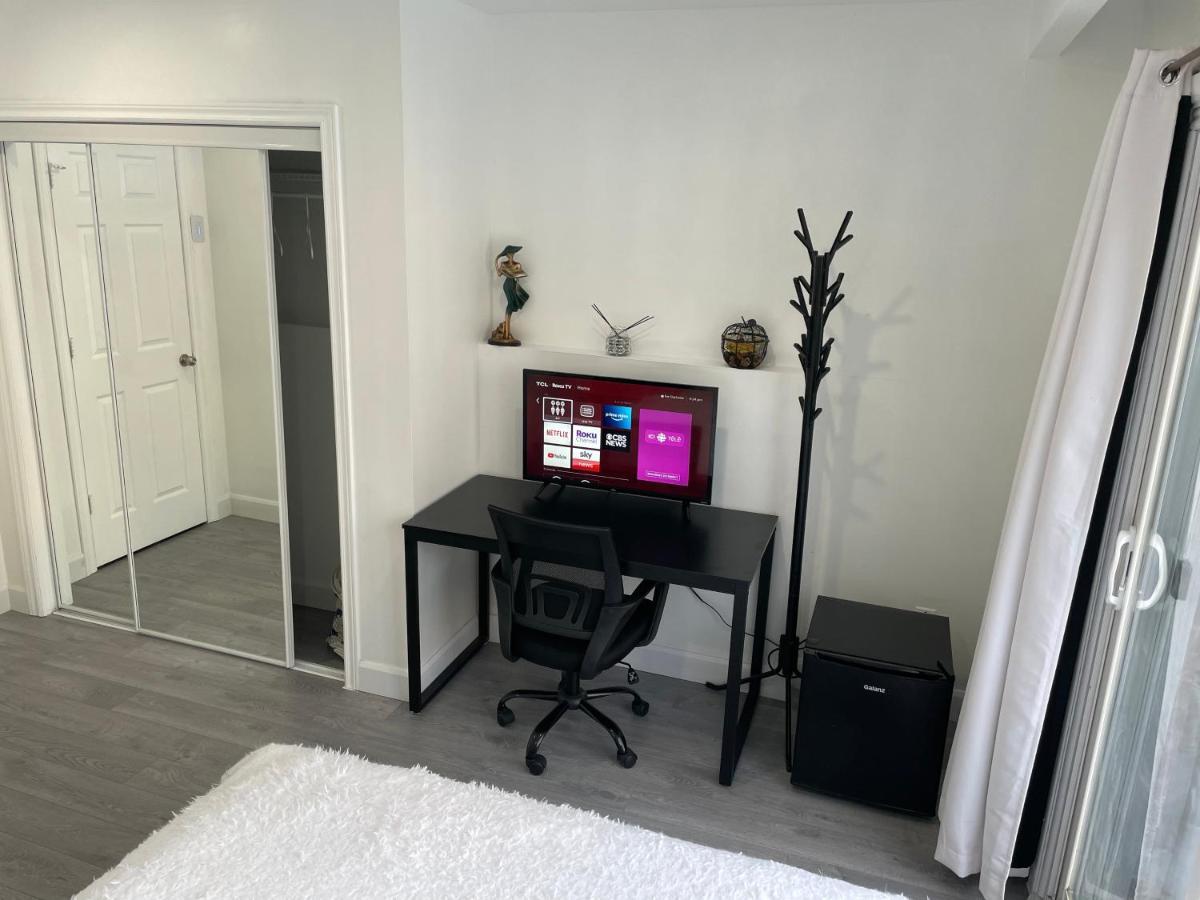 Harmony Home Near University Of Уотърлу Екстериор снимка