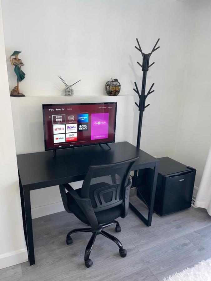 Harmony Home Near University Of Уотърлу Екстериор снимка