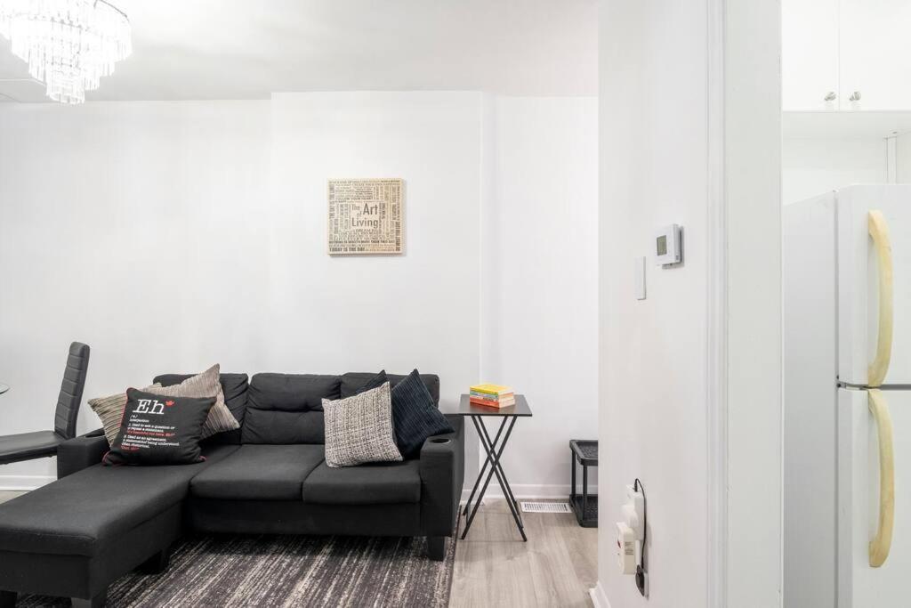 Harmony Home Near University Of Уотърлу Екстериор снимка
