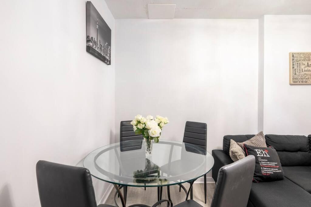 Harmony Home Near University Of Уотърлу Екстериор снимка