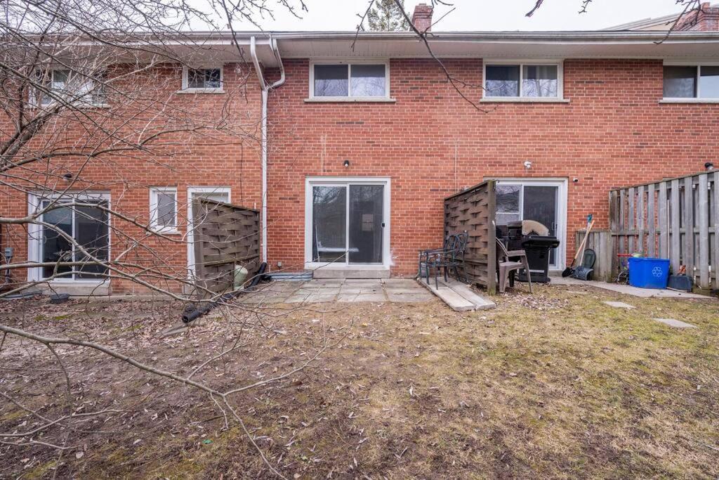 Harmony Home Near University Of Уотърлу Екстериор снимка