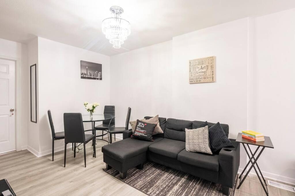 Harmony Home Near University Of Уотърлу Екстериор снимка
