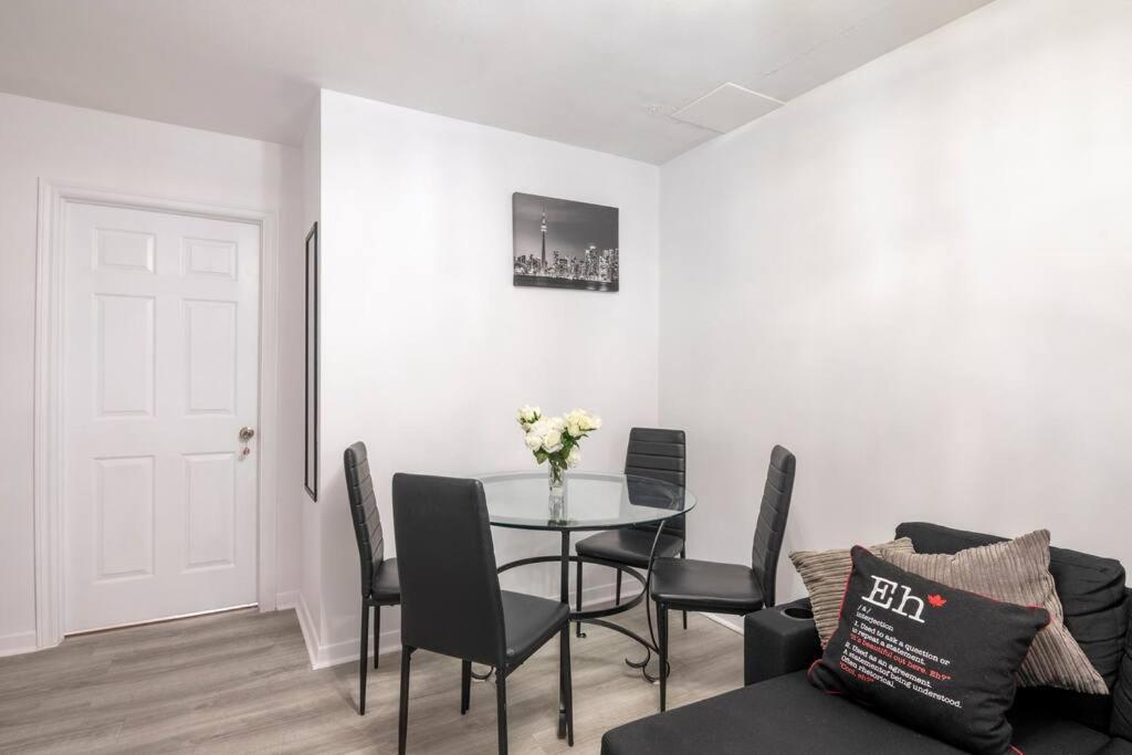 Harmony Home Near University Of Уотърлу Екстериор снимка