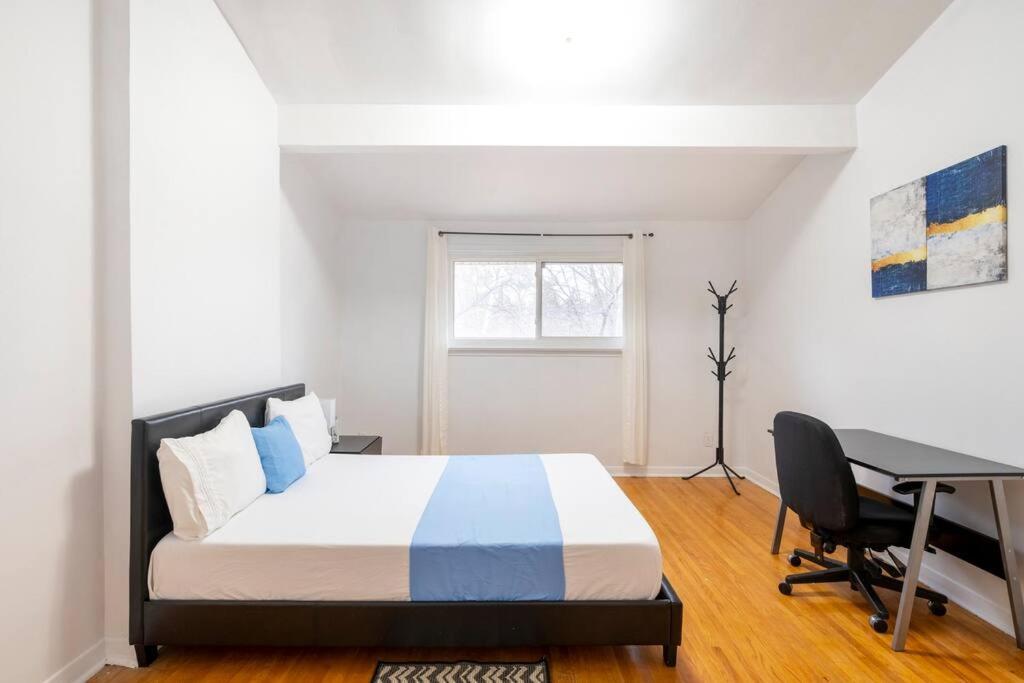 Harmony Home Near University Of Уотърлу Екстериор снимка