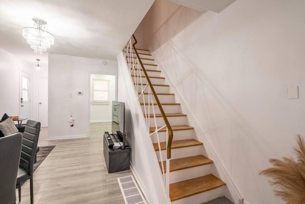 Harmony Home Near University Of Уотърлу Екстериор снимка