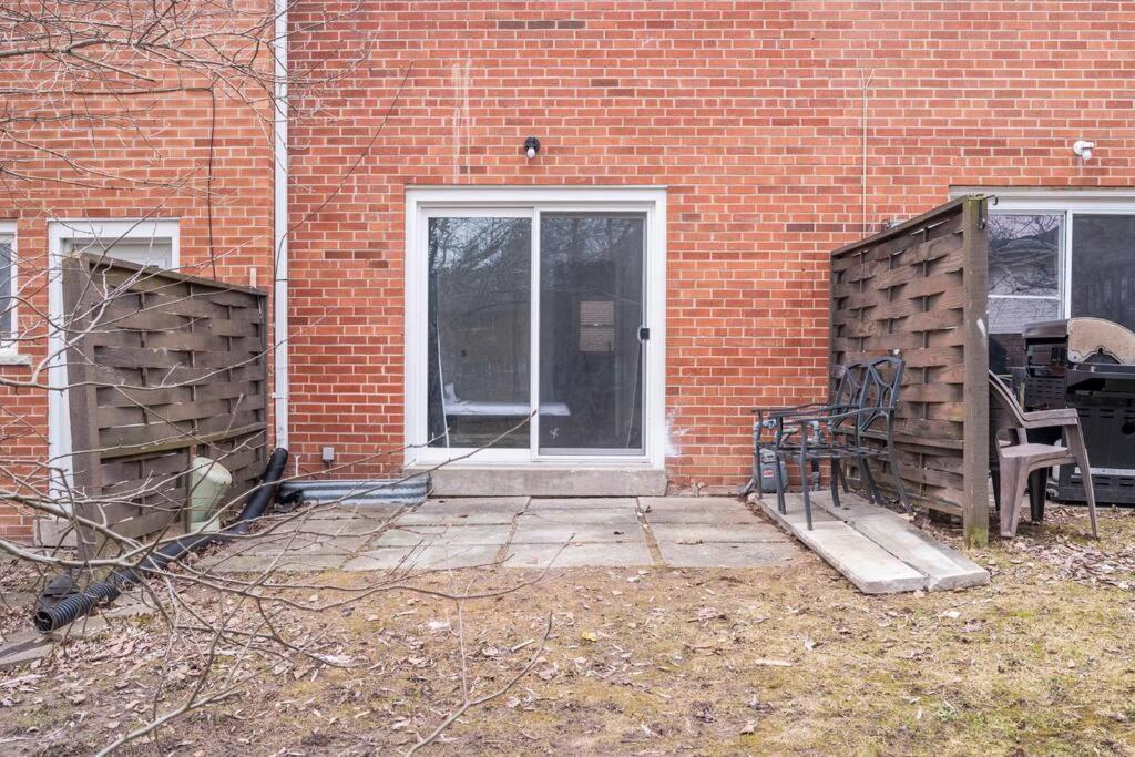 Harmony Home Near University Of Уотърлу Екстериор снимка