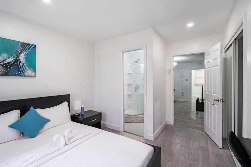 Harmony Home Near University Of Уотърлу Екстериор снимка