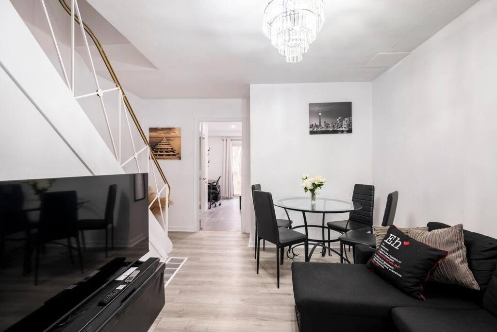 Harmony Home Near University Of Уотърлу Екстериор снимка