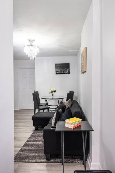 Harmony Home Near University Of Уотърлу Екстериор снимка