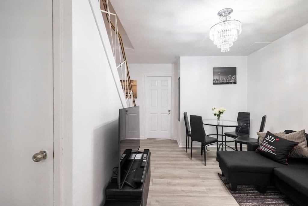 Harmony Home Near University Of Уотърлу Екстериор снимка