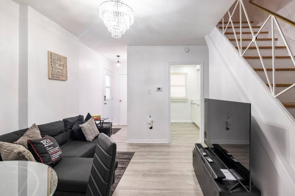Harmony Home Near University Of Уотърлу Екстериор снимка
