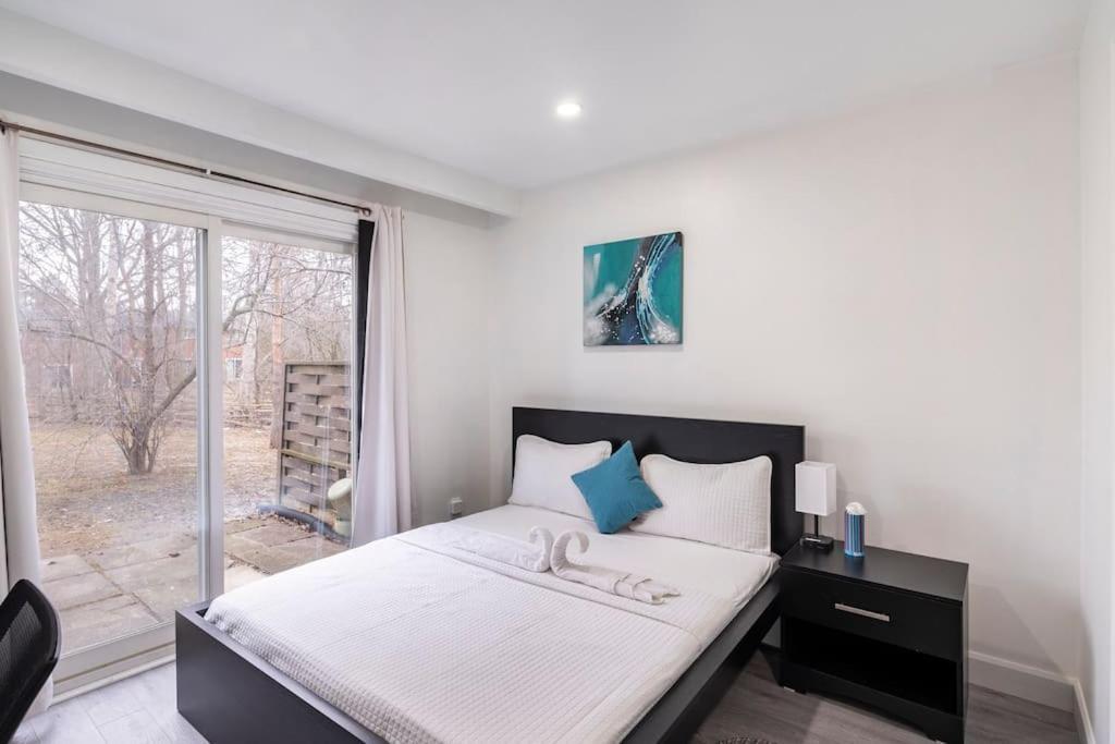 Harmony Home Near University Of Уотърлу Екстериор снимка