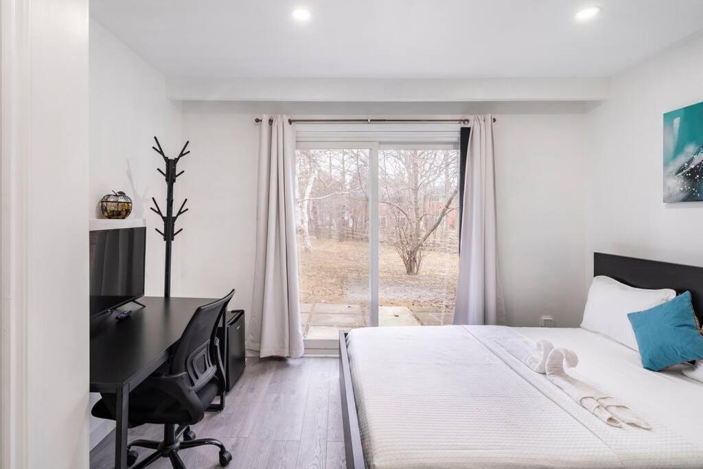 Harmony Home Near University Of Уотърлу Екстериор снимка