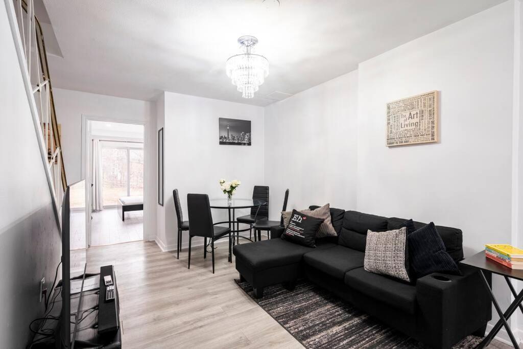 Harmony Home Near University Of Уотърлу Екстериор снимка