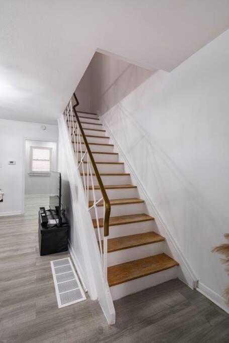 Harmony Home Near University Of Уотърлу Екстериор снимка